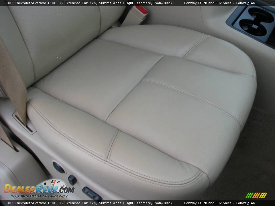 2007 Chevrolet Silverado 1500 LTZ Extended Cab 4x4 Summit White / Light Cashmere/Ebony Black Photo #16