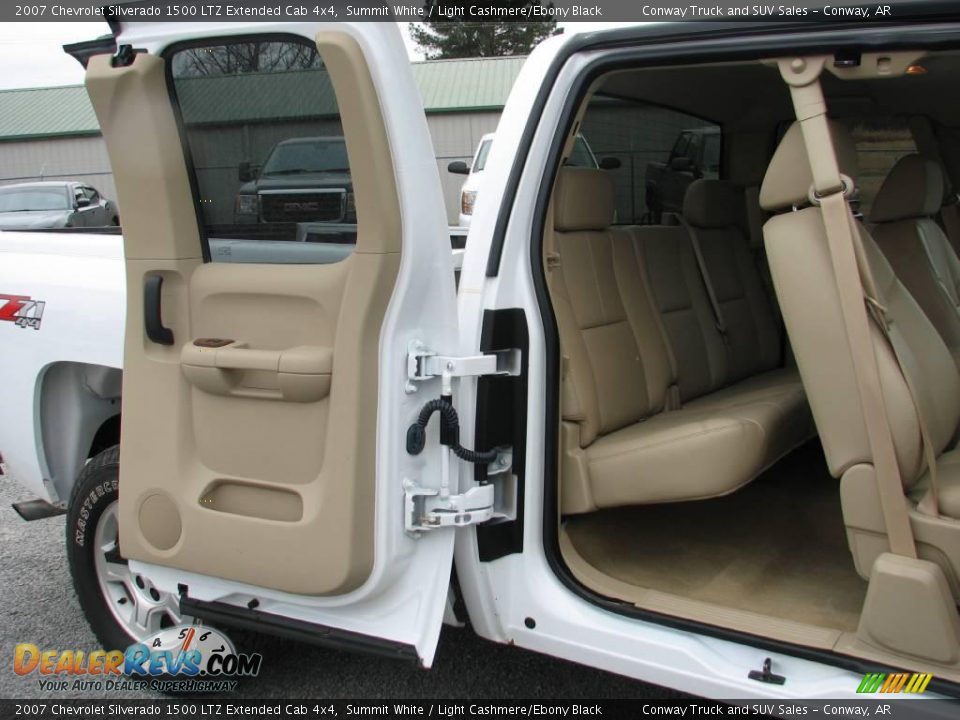 2007 Chevrolet Silverado 1500 LTZ Extended Cab 4x4 Summit White / Light Cashmere/Ebony Black Photo #18