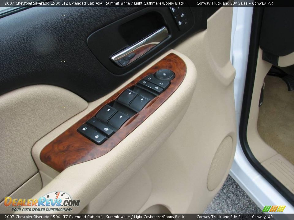 2007 Chevrolet Silverado 1500 LTZ Extended Cab 4x4 Summit White / Light Cashmere/Ebony Black Photo #21