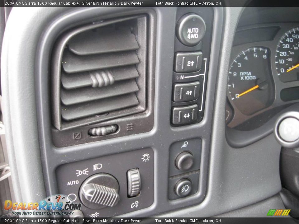 2004 GMC Sierra 1500 Regular Cab 4x4 Silver Birch Metallic / Dark Pewter Photo #9