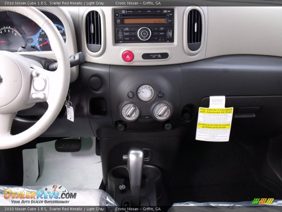 2010 Nissan Cube 1.8 S Scarlet Red Metallic / Light Gray Photo #10