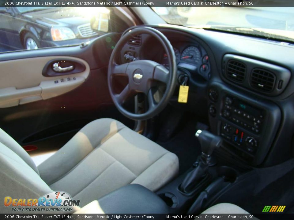 2006 Chevrolet TrailBlazer EXT LS 4x4 Sandstone Metallic / Light Cashmere/Ebony Photo #17