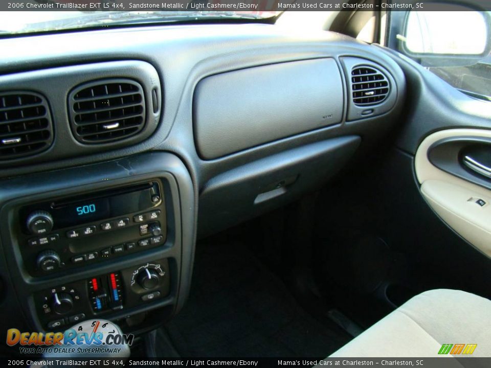 2006 Chevrolet TrailBlazer EXT LS 4x4 Sandstone Metallic / Light Cashmere/Ebony Photo #19