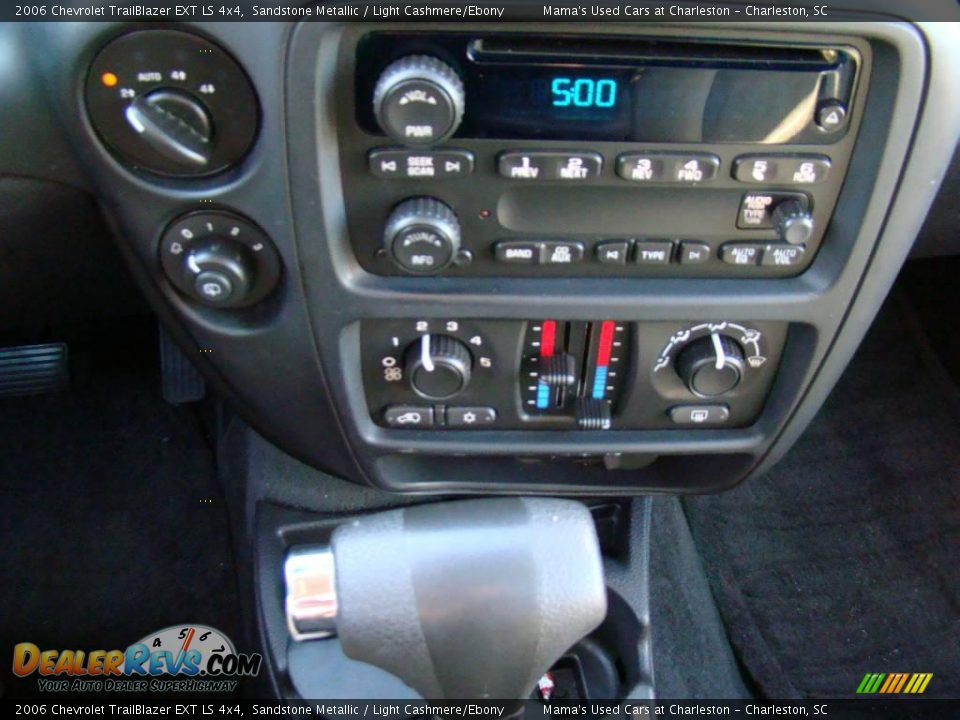 2006 Chevrolet TrailBlazer EXT LS 4x4 Sandstone Metallic / Light Cashmere/Ebony Photo #20
