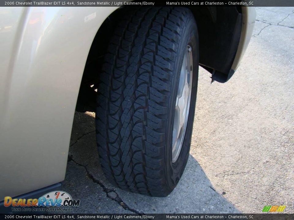 2006 Chevrolet TrailBlazer EXT LS 4x4 Sandstone Metallic / Light Cashmere/Ebony Photo #27