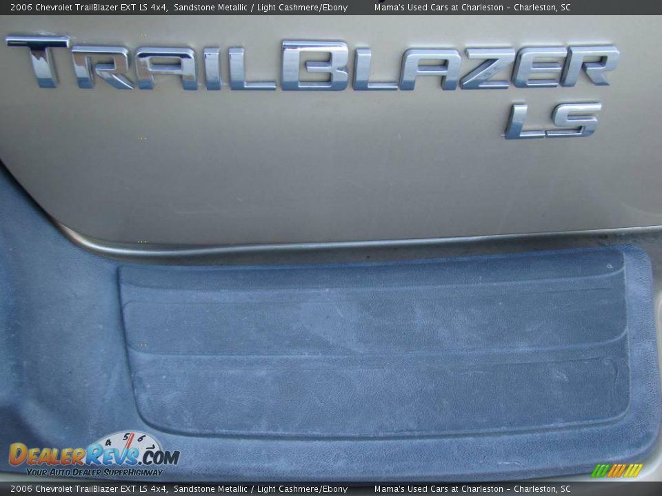 2006 Chevrolet TrailBlazer EXT LS 4x4 Sandstone Metallic / Light Cashmere/Ebony Photo #32