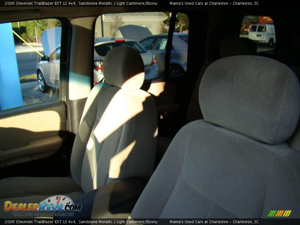 2006 Chevrolet TrailBlazer EXT LS 4x4 Sandstone Metallic / Light Cashmere/Ebony Photo #33