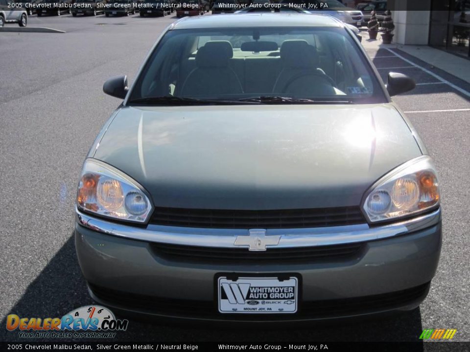 2005 Chevrolet Malibu Sedan Silver Green Metallic / Neutral Beige Photo #2