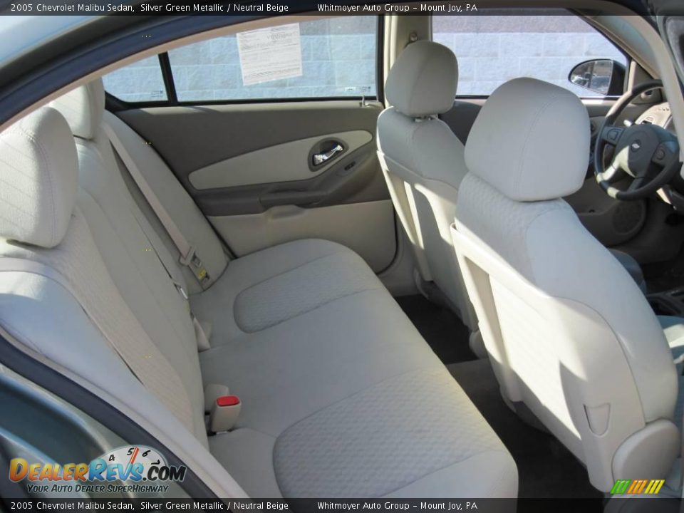 2005 Chevrolet Malibu Sedan Silver Green Metallic / Neutral Beige Photo #6