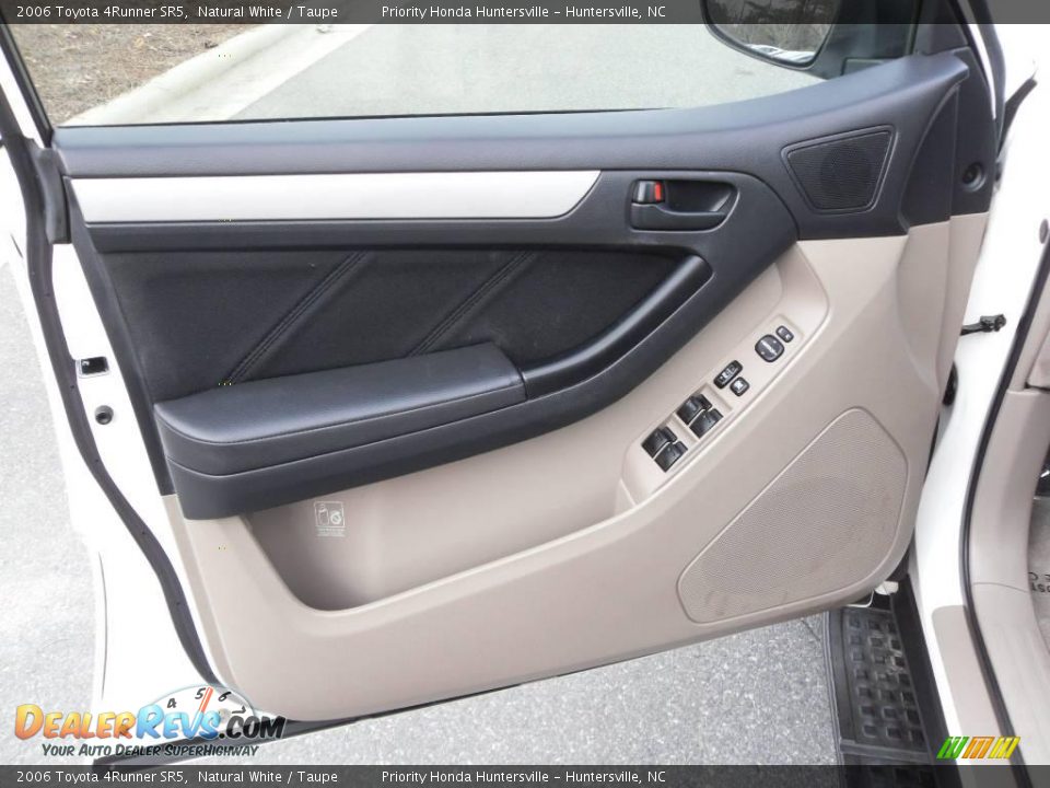 2006 Toyota 4Runner SR5 Natural White / Taupe Photo #7