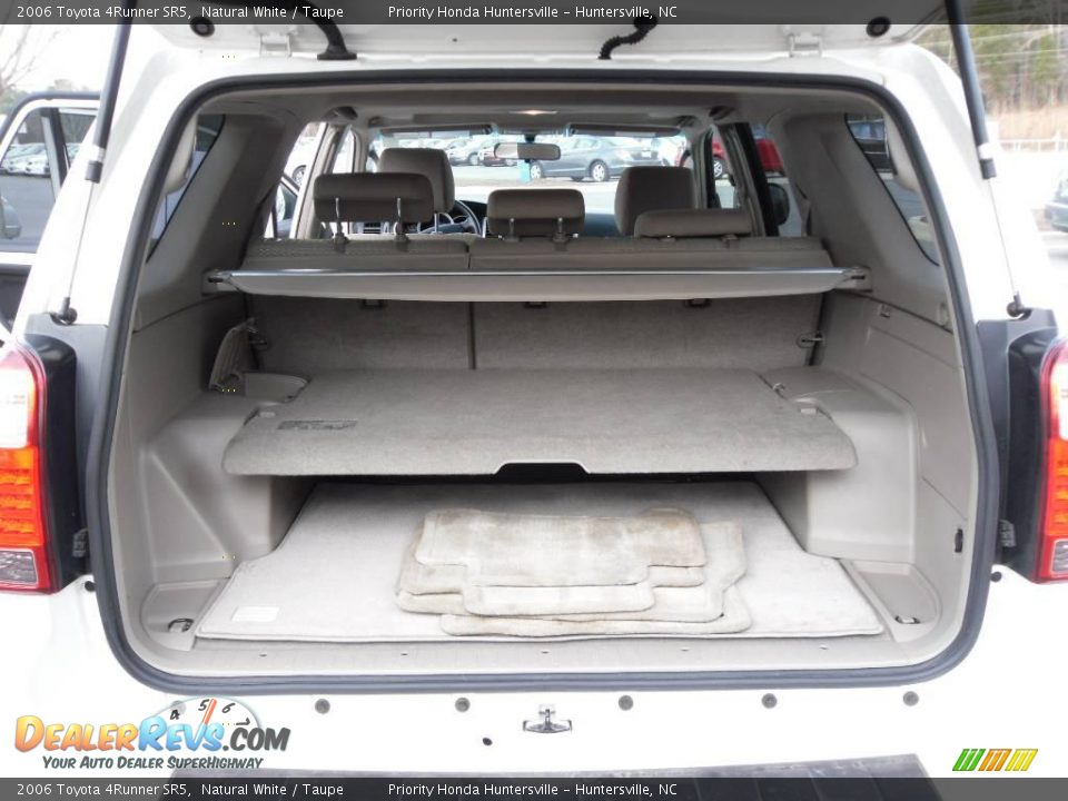 2006 Toyota 4Runner SR5 Natural White / Taupe Photo #12