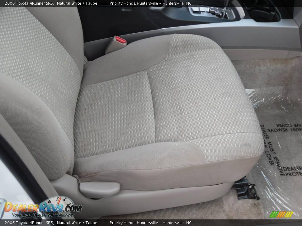 2006 Toyota 4Runner SR5 Natural White / Taupe Photo #14