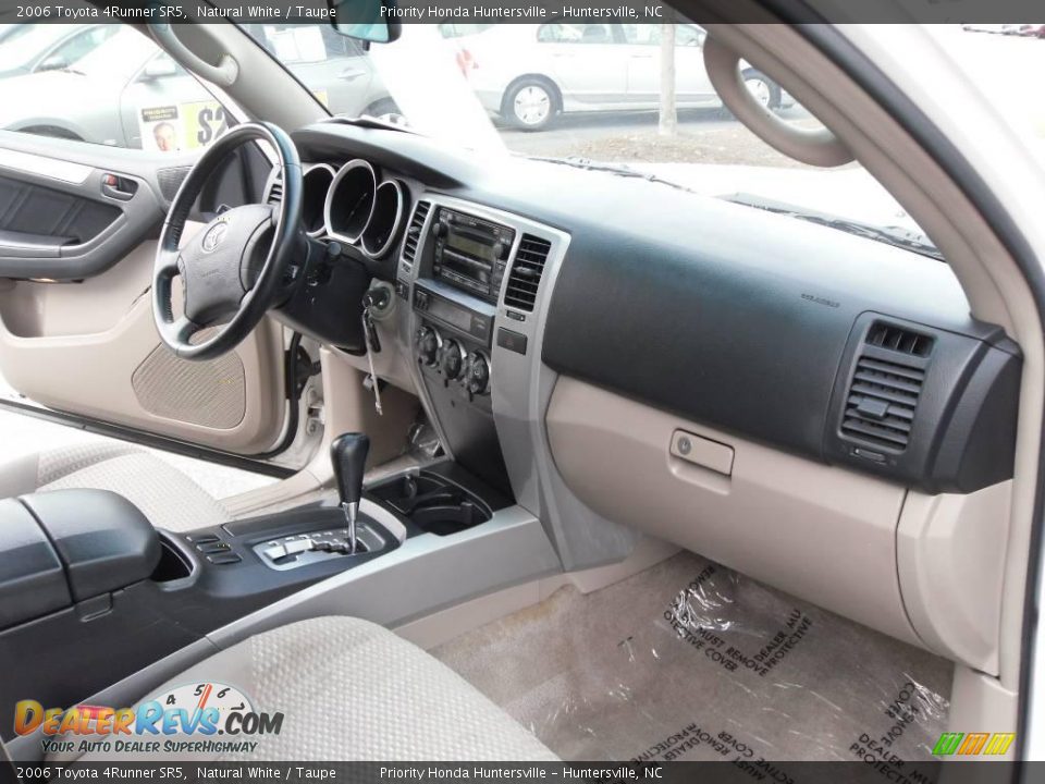 2006 Toyota 4Runner SR5 Natural White / Taupe Photo #15
