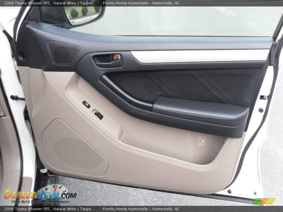 2006 Toyota 4Runner SR5 Natural White / Taupe Photo #16