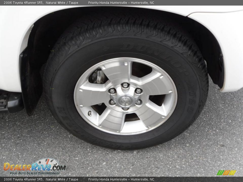 2006 Toyota 4Runner SR5 Natural White / Taupe Photo #17