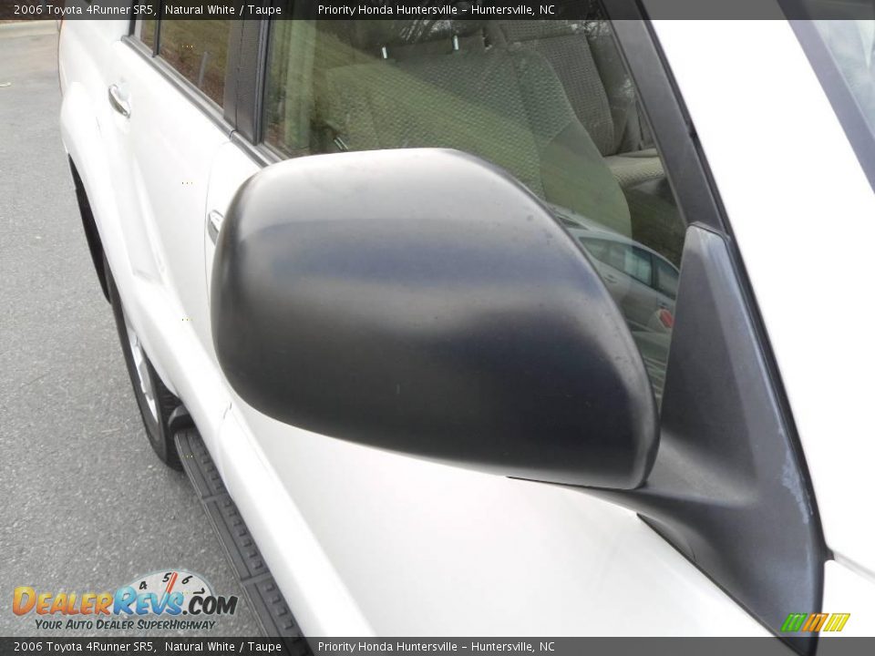 2006 Toyota 4Runner SR5 Natural White / Taupe Photo #18