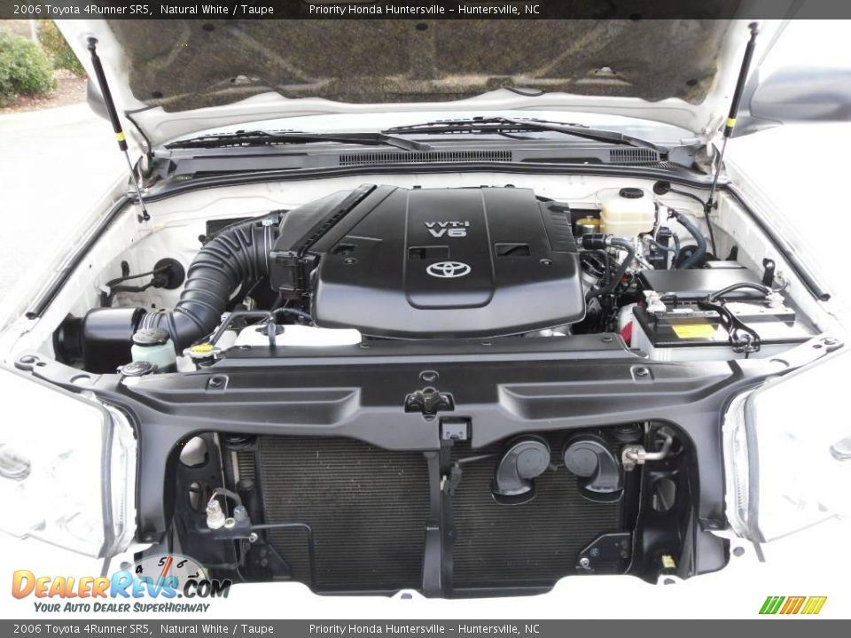 2006 Toyota 4Runner SR5 Natural White / Taupe Photo #19