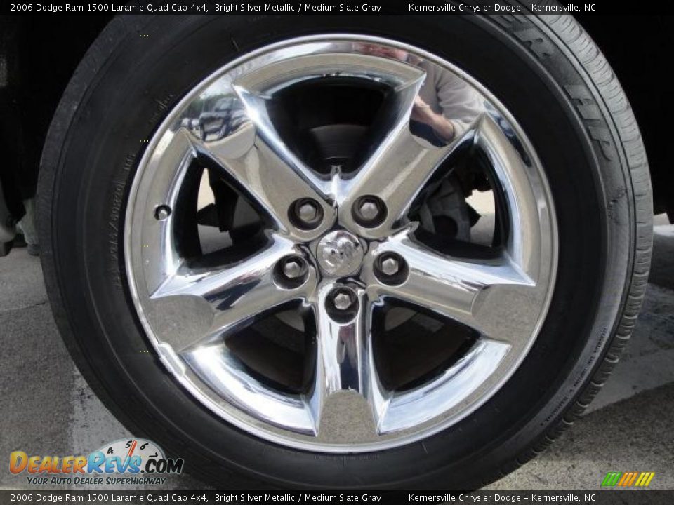 2006 Dodge Ram 1500 Laramie Quad Cab 4x4 Bright Silver Metallic / Medium Slate Gray Photo #35