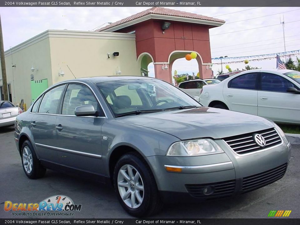 2004 Volkswagen Passat GLS Sedan Reflex Silver Metallic / Grey Photo #1
