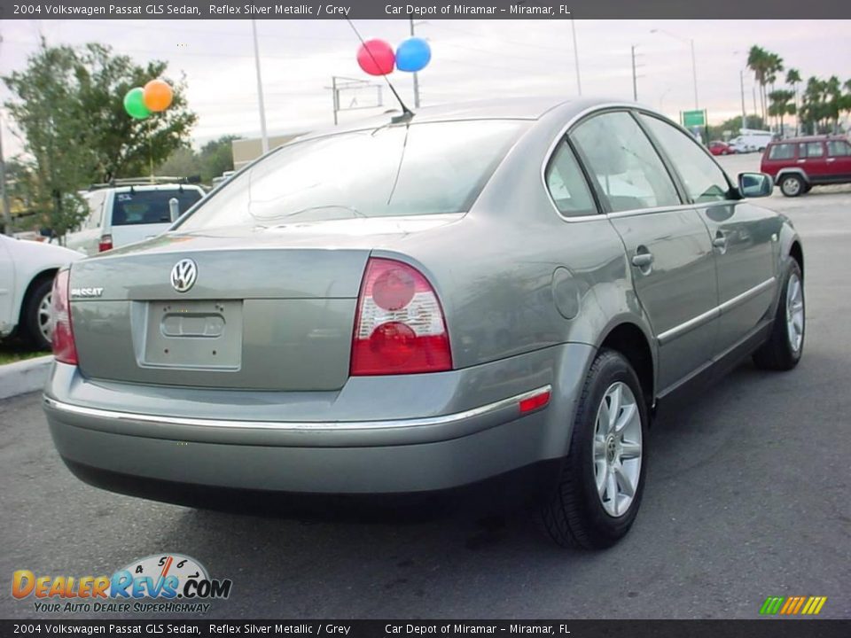 2004 Volkswagen Passat GLS Sedan Reflex Silver Metallic / Grey Photo #3