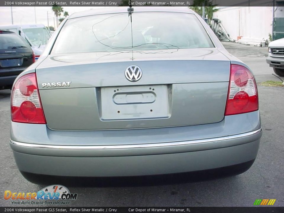 2004 Volkswagen Passat GLS Sedan Reflex Silver Metallic / Grey Photo #4