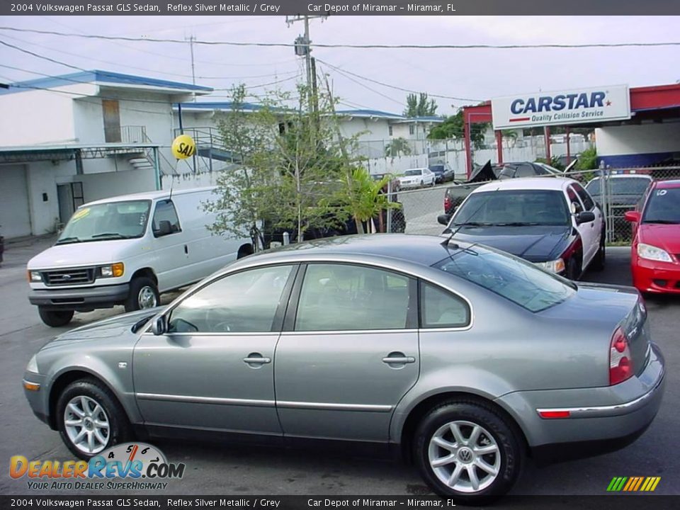 2004 Volkswagen Passat GLS Sedan Reflex Silver Metallic / Grey Photo #6
