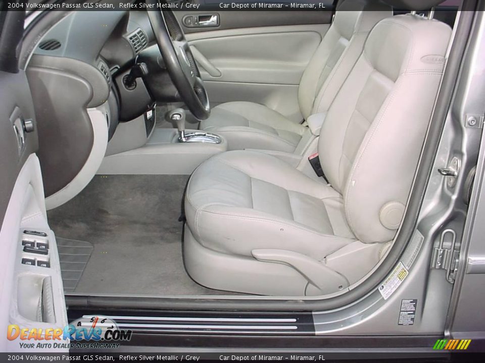 2004 Volkswagen Passat GLS Sedan Reflex Silver Metallic / Grey Photo #10