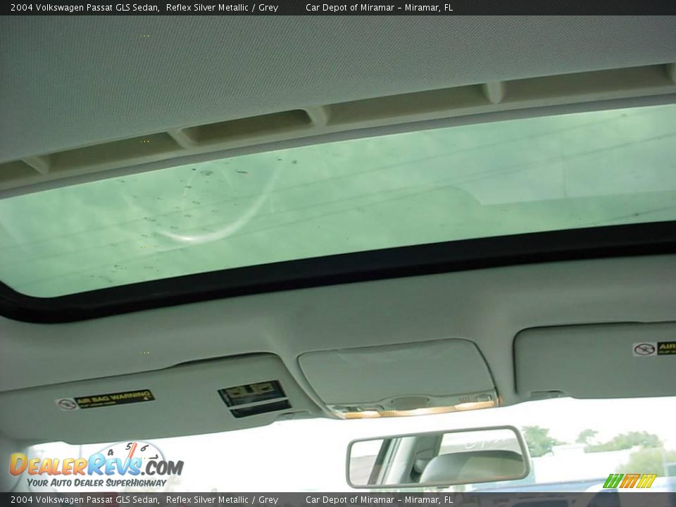 2004 Volkswagen Passat GLS Sedan Reflex Silver Metallic / Grey Photo #13