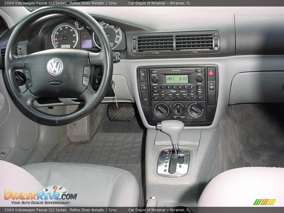 2004 Volkswagen Passat GLS Sedan Reflex Silver Metallic / Grey Photo #14