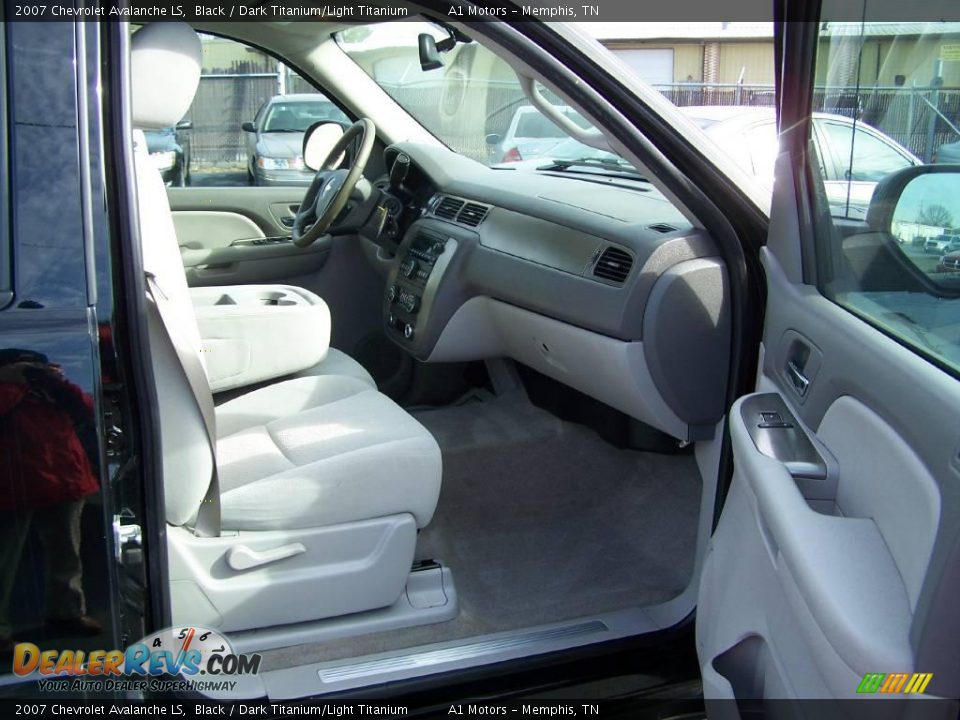 2007 Chevrolet Avalanche LS Black / Dark Titanium/Light Titanium Photo #7