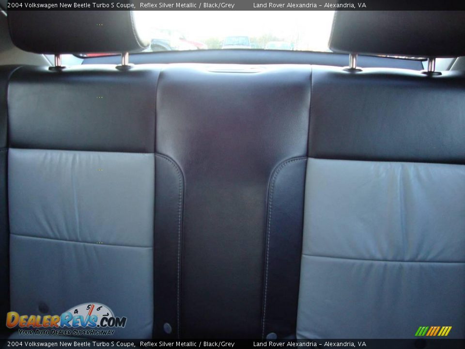 2004 Volkswagen New Beetle Turbo S Coupe Reflex Silver Metallic / Black/Grey Photo #12