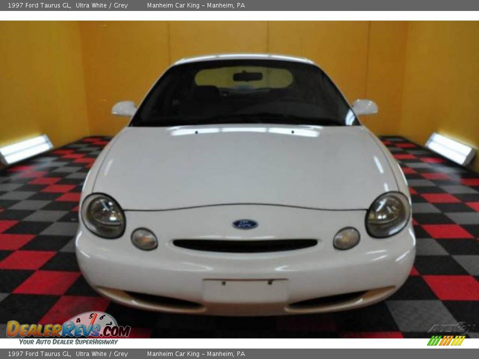 1997 Ford Taurus GL Ultra White / Grey Photo #2