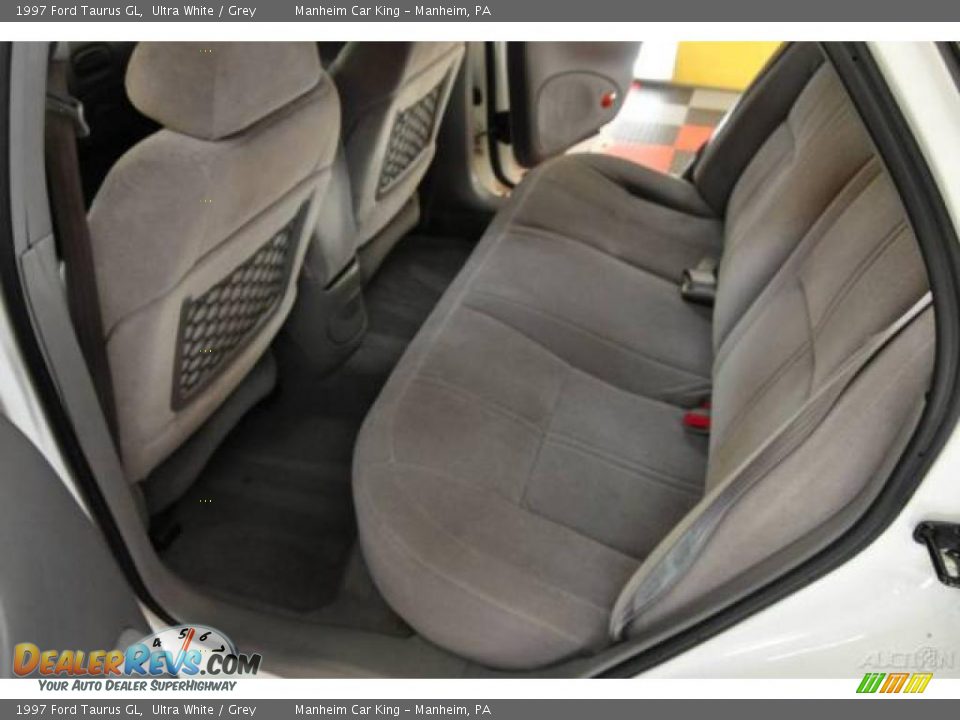 1997 Ford Taurus GL Ultra White / Grey Photo #9