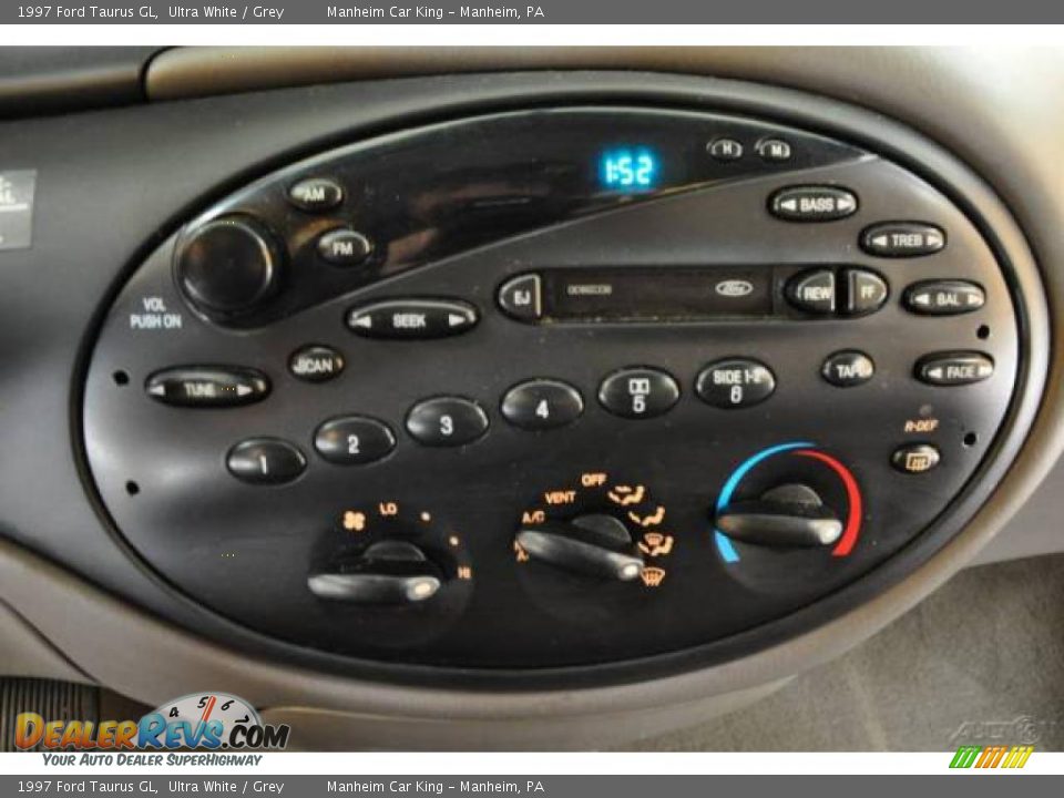 1997 Ford Taurus GL Ultra White / Grey Photo #10