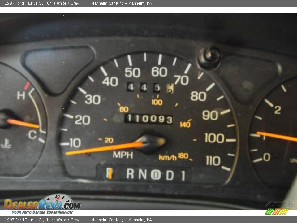1997 Ford Taurus GL Ultra White / Grey Photo #11