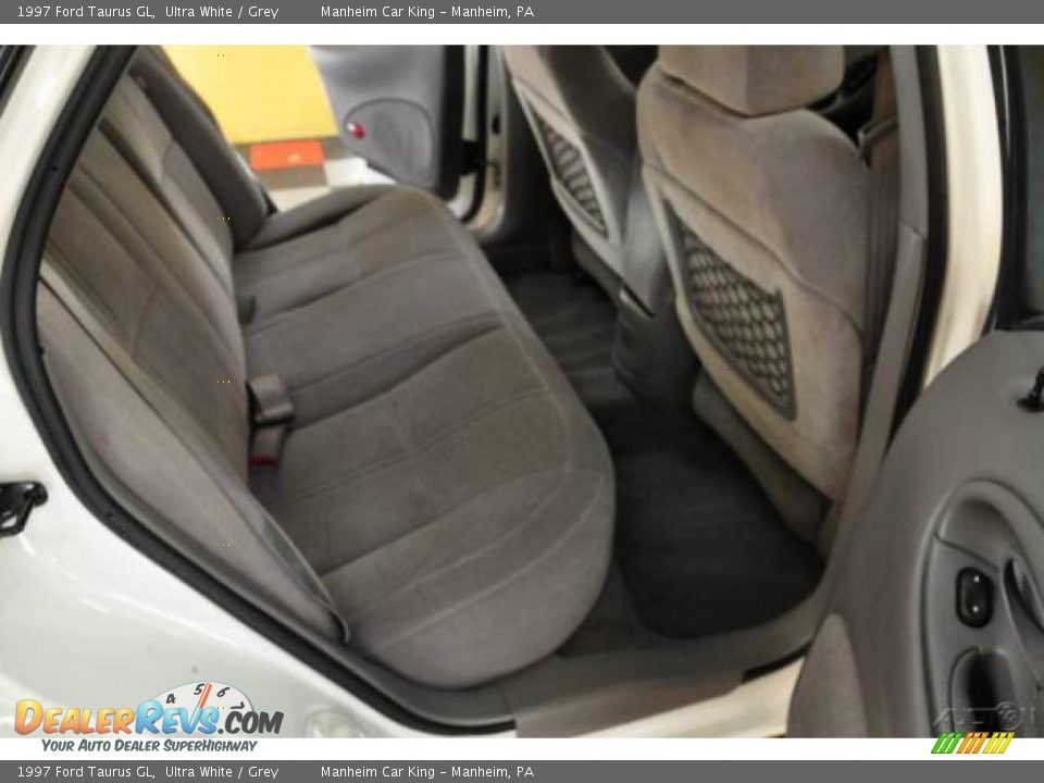 1997 Ford Taurus GL Ultra White / Grey Photo #13