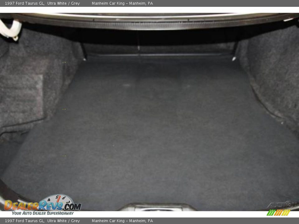1997 Ford Taurus GL Ultra White / Grey Photo #14