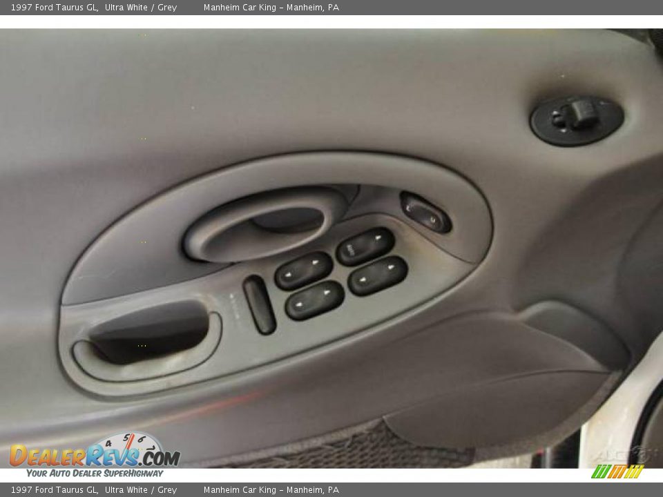 1997 Ford Taurus GL Ultra White / Grey Photo #16