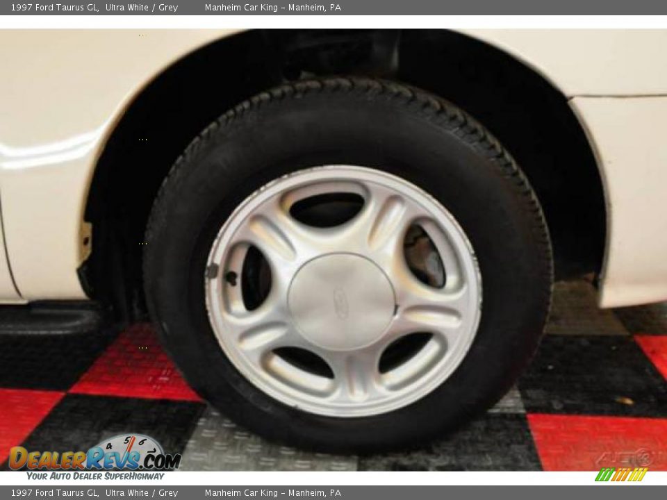 1997 Ford Taurus GL Ultra White / Grey Photo #22