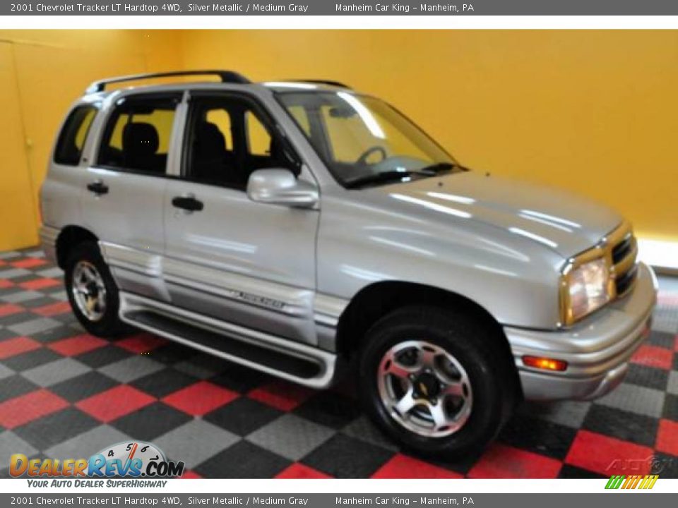 2001 Chevrolet Tracker LT Hardtop 4WD Silver Metallic / Medium Gray Photo #1