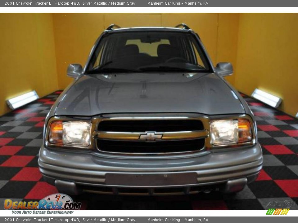 2001 Chevrolet Tracker LT Hardtop 4WD Silver Metallic / Medium Gray Photo #2