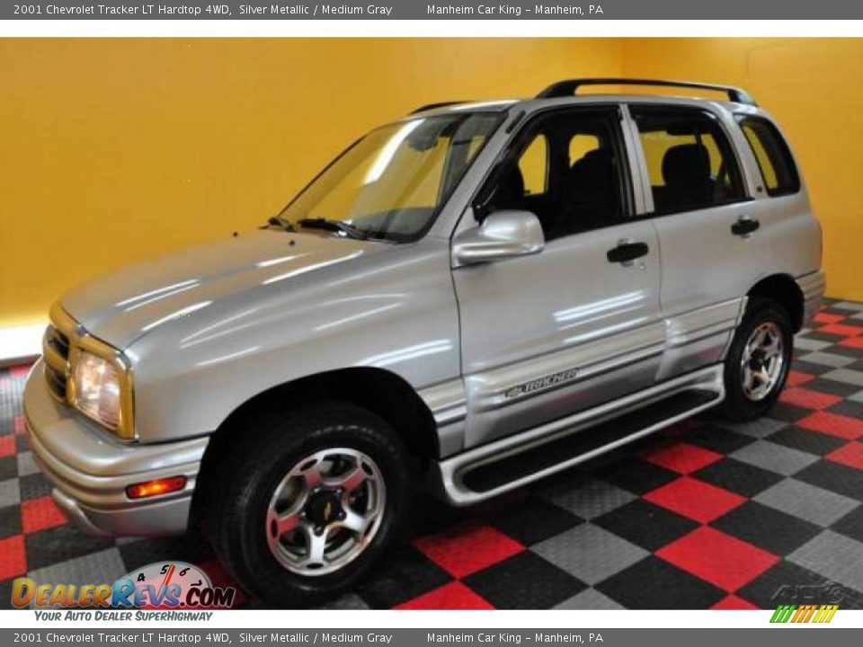 2001 Chevrolet Tracker LT Hardtop 4WD Silver Metallic / Medium Gray Photo #3