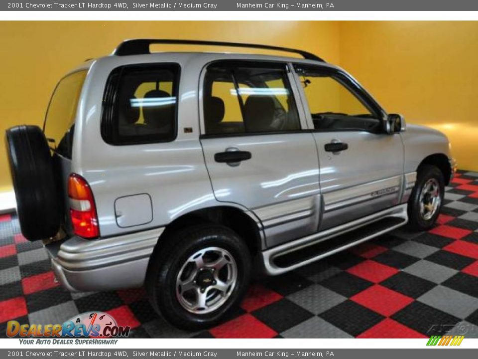 2001 Chevrolet Tracker LT Hardtop 4WD Silver Metallic / Medium Gray Photo #6