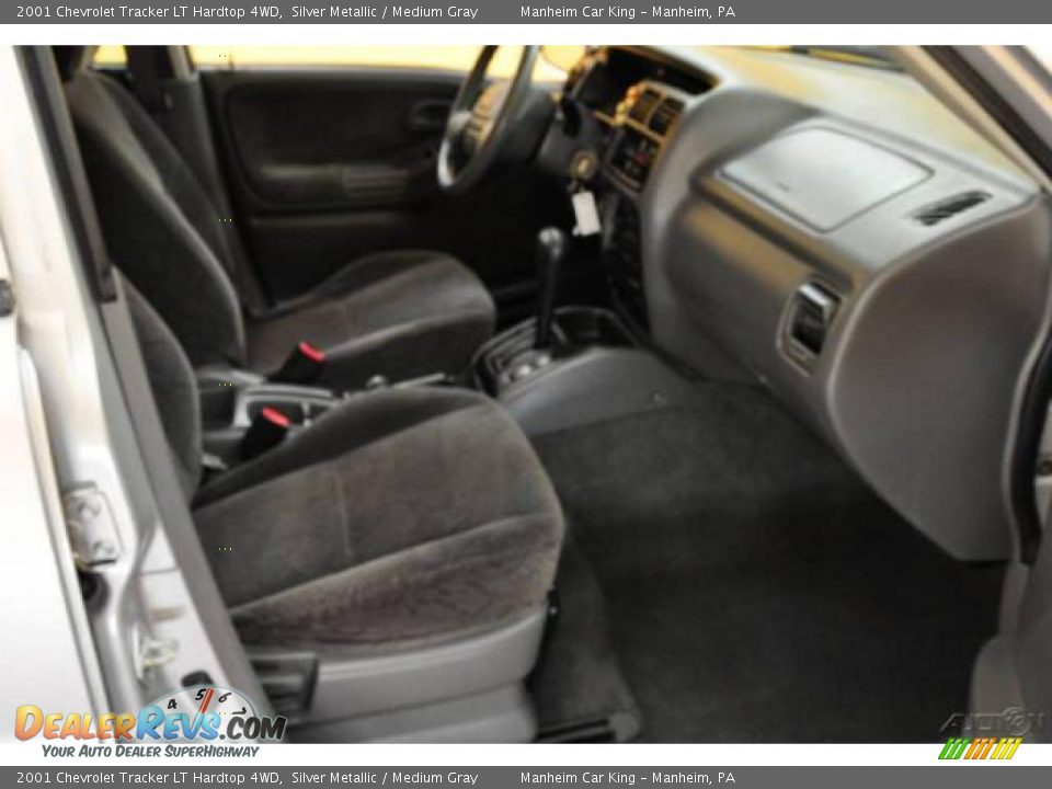 2001 Chevrolet Tracker LT Hardtop 4WD Silver Metallic / Medium Gray Photo #8