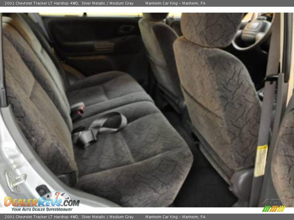 2001 Chevrolet Tracker LT Hardtop 4WD Silver Metallic / Medium Gray Photo #9