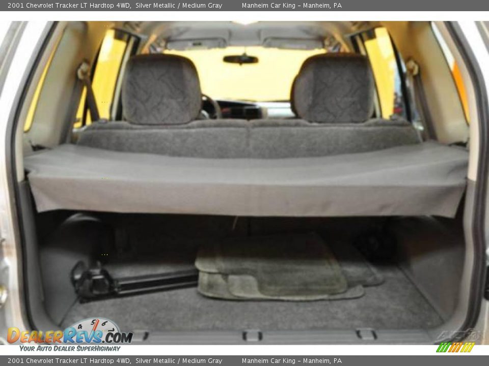 2001 Chevrolet Tracker LT Hardtop 4WD Silver Metallic / Medium Gray Photo #14