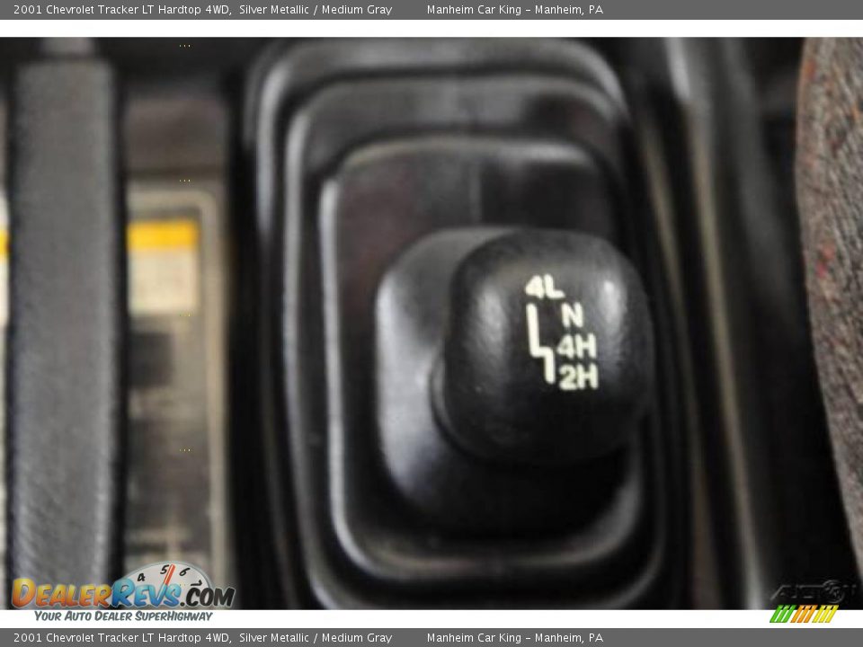 2001 Chevrolet Tracker LT Hardtop 4WD Silver Metallic / Medium Gray Photo #15