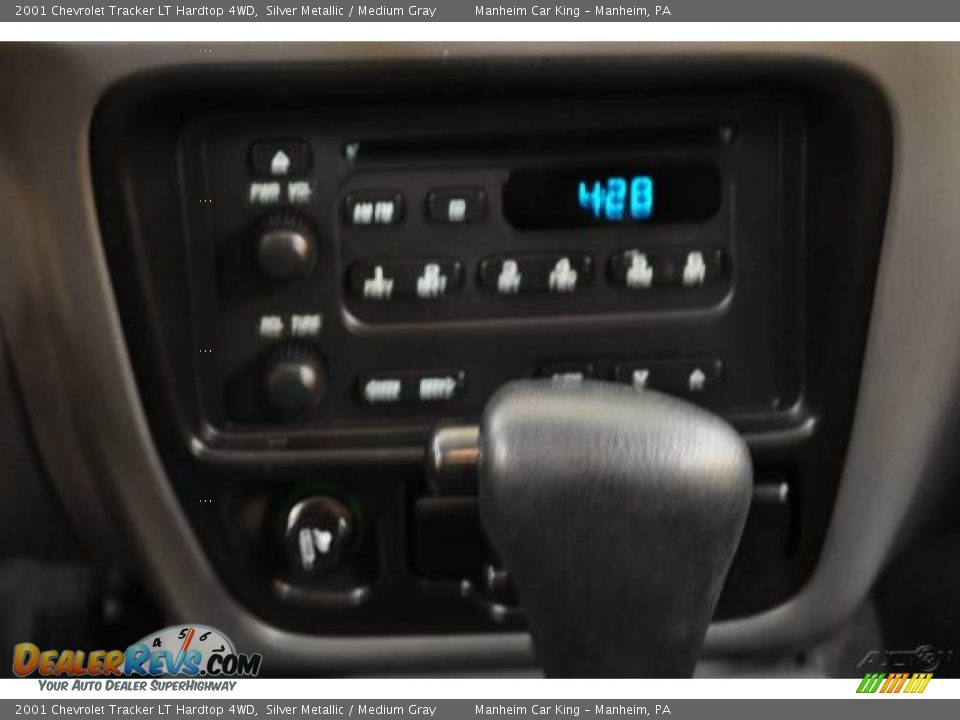 2001 Chevrolet Tracker LT Hardtop 4WD Silver Metallic / Medium Gray Photo #16