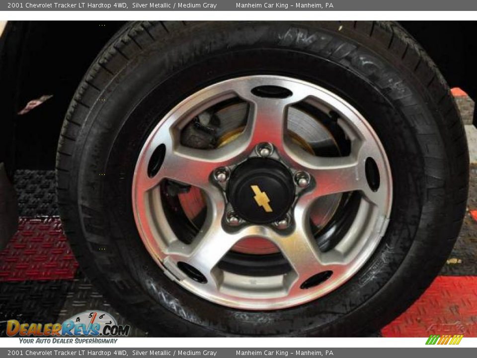 2001 Chevrolet Tracker LT Hardtop 4WD Silver Metallic / Medium Gray Photo #17