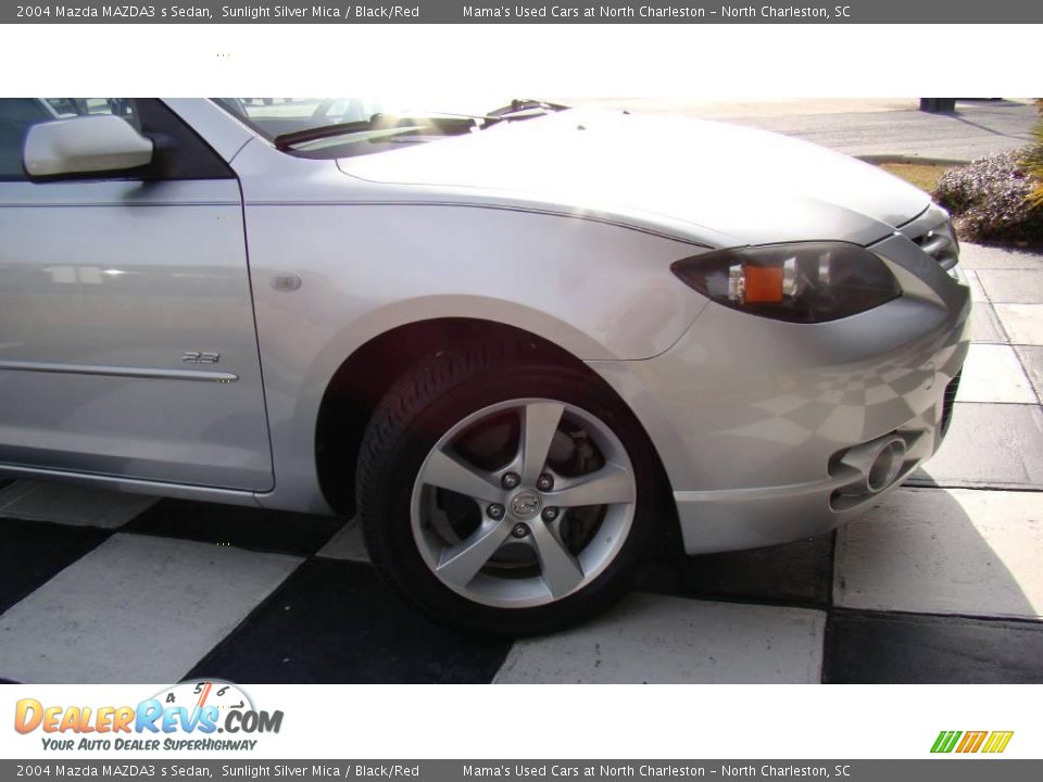 2004 Mazda MAZDA3 s Sedan Sunlight Silver Mica / Black/Red Photo #28